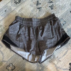 Lululemon hotty hot 2.5 inch